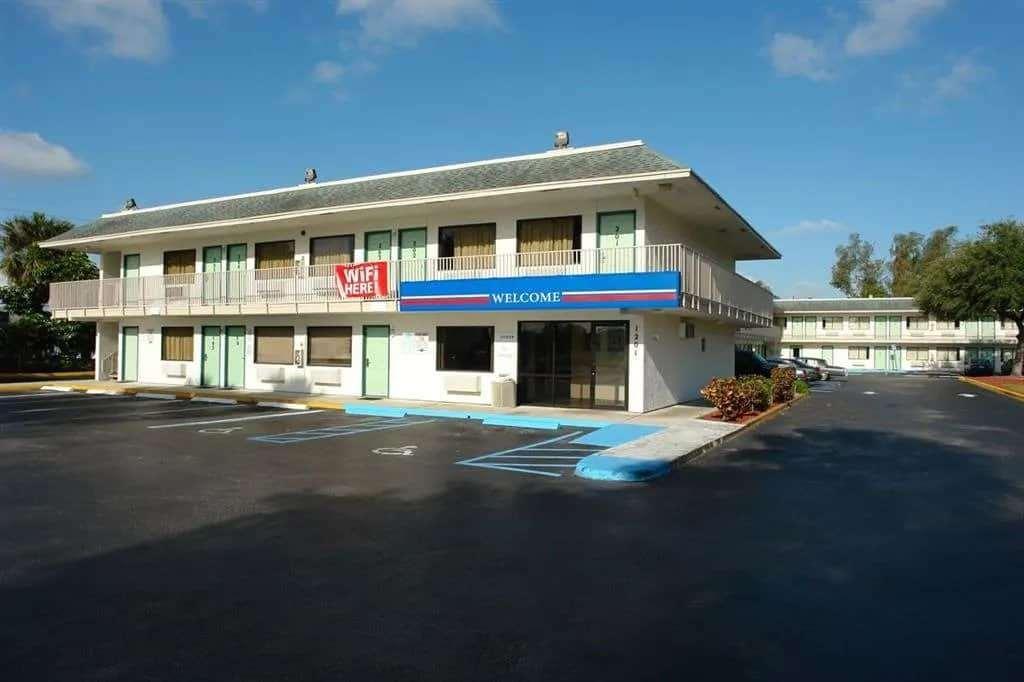 Travelodge By Wyndham Pompano Beach Luaran gambar