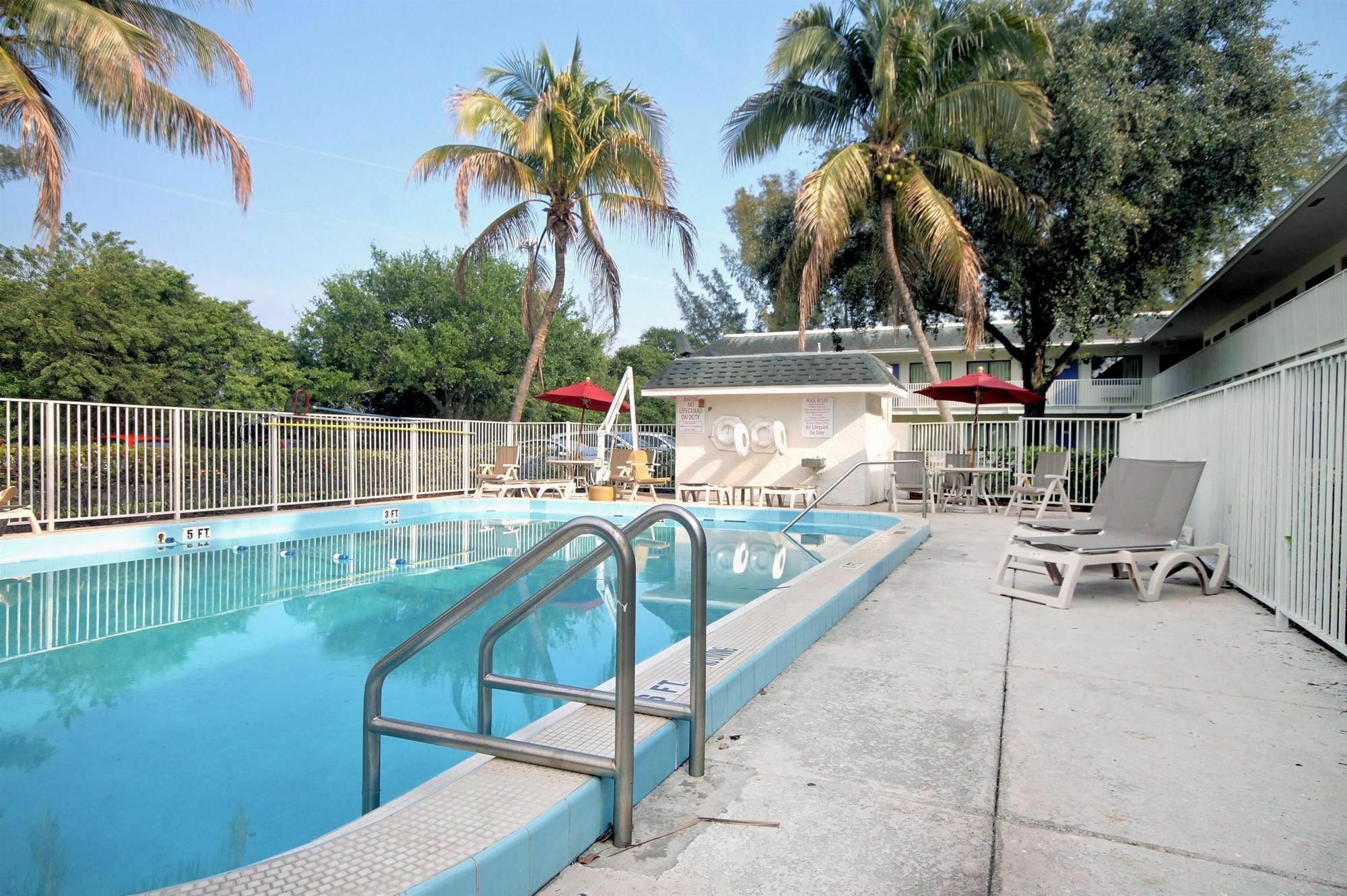 Travelodge By Wyndham Pompano Beach Luaran gambar